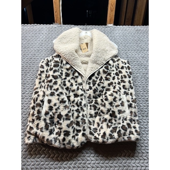 Front Of Closet Jackets & Blazers - C&C Reversible Leopard Faux Fur Sherpa Vest Women Small NWT Open Front